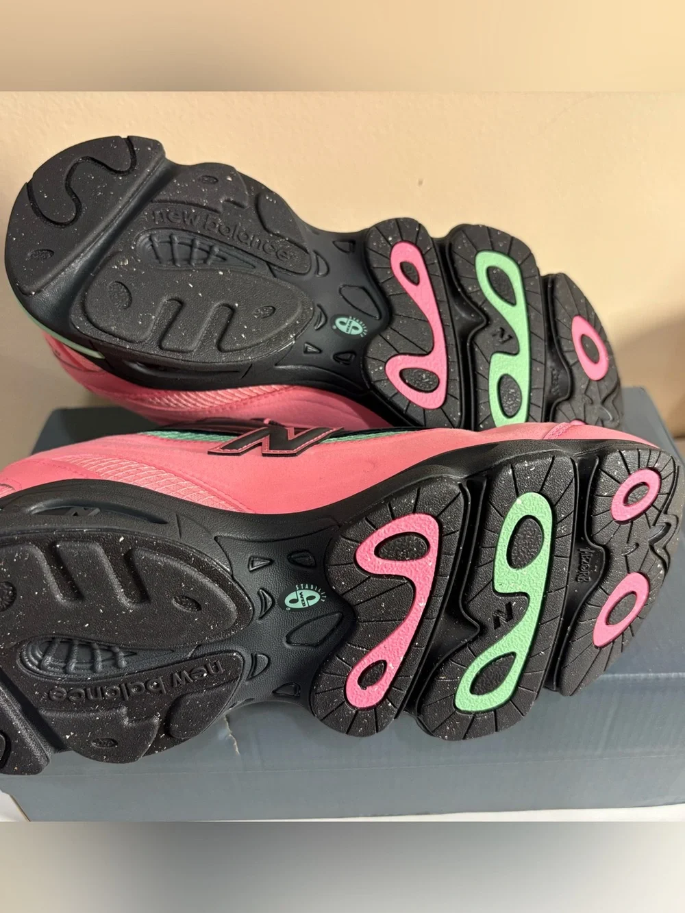 New Balance 1000 GC1000DM Pink Black Green Sneakers Kids 7Y Women 8.5 NIB